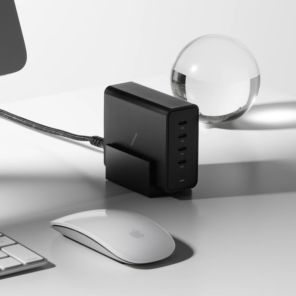 FAST-PD140-BLK-EU FAST GAN CHARGER PRO PD 140W-BLACK-EU, СЗУ 140W,  разъёмы USB-C . Цвет: чёрный